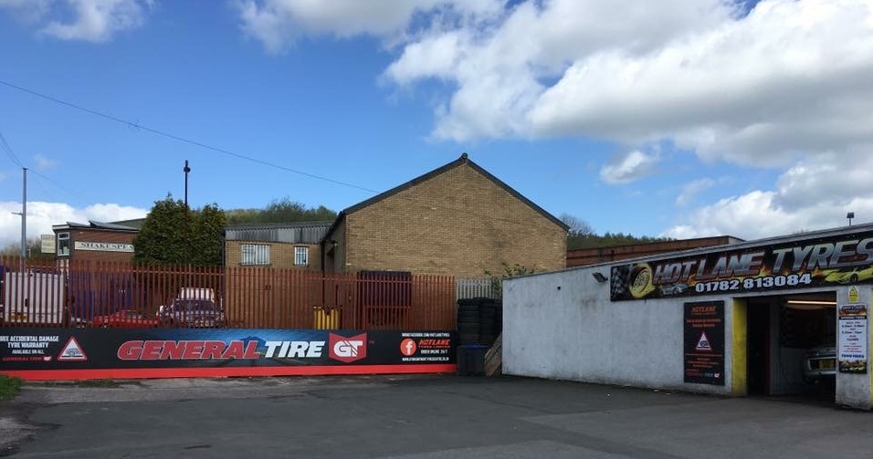 Hot Lane Tyres Store Image